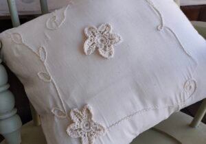 ALMOHADON BORDADO